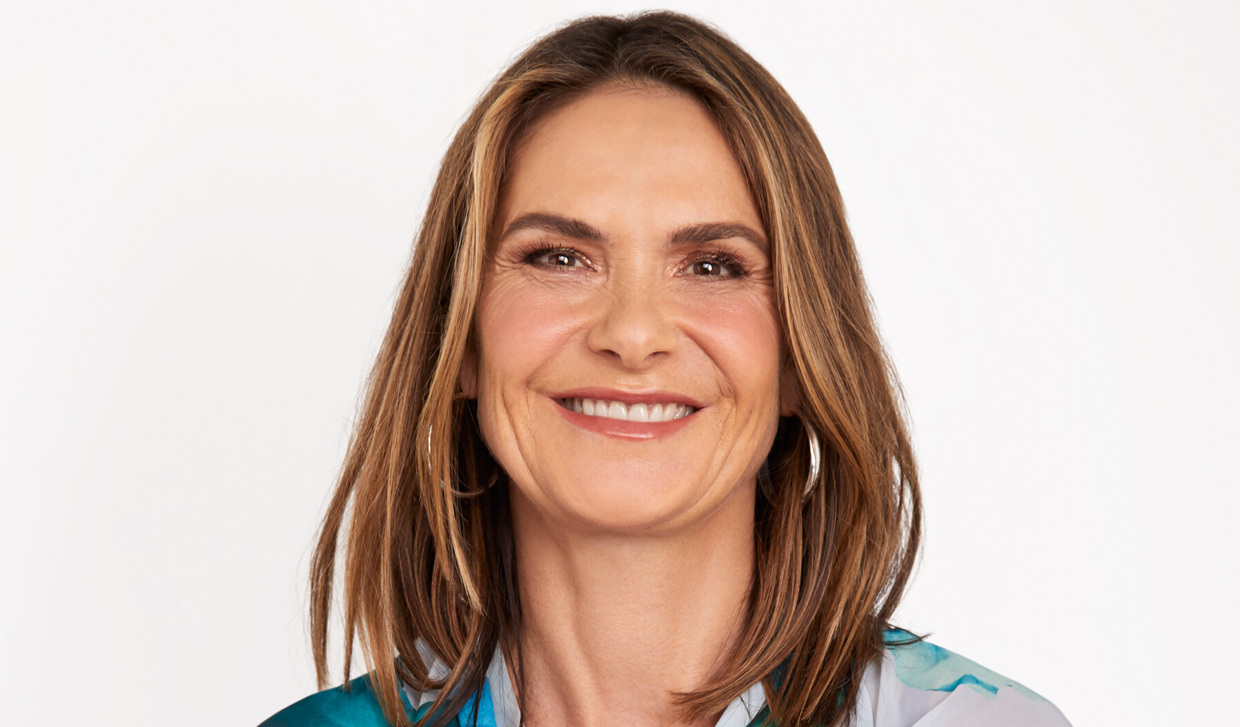 2023-DR-LIZ-KING- Head shot blue 